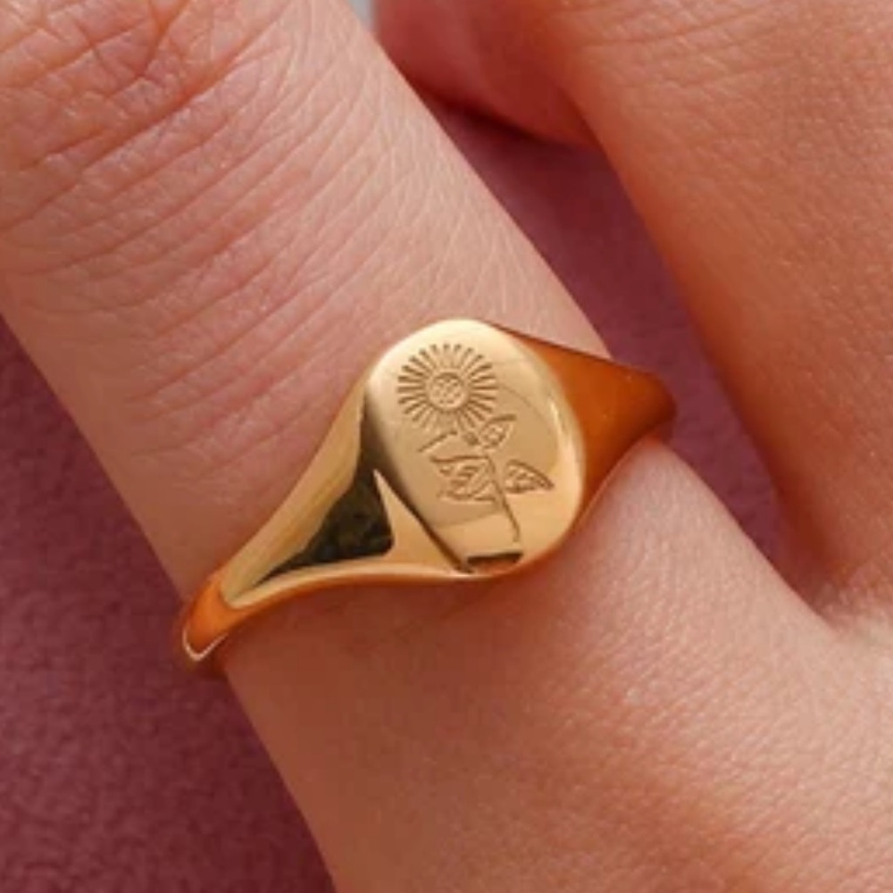 🌻Sunflower Signet Ring🌻 - Picture 2 of 3
